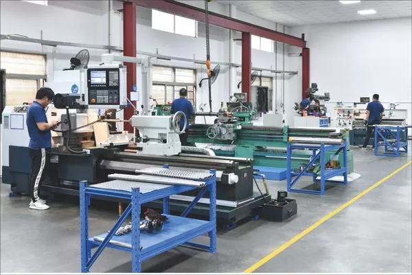 Máy tiện CNC trục vít phun
