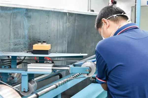 Thiết bị đánh bóng chính xác vít phun